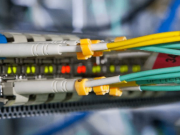 Mik a különbségek a multimode szál és az egymódú szál között